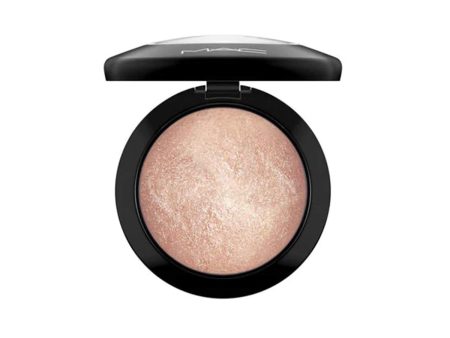 MAC Mineralize Skinfinish Highlight Face Powder on Sale